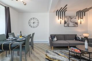 3BR Home in Holyhead - 6 Beds - Sleeps 7 - Parking - 3