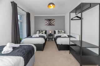 3BR Home in Holyhead - 6 Beds - Sleeps 7 - Parking - 9