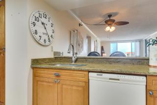 2 Mi to Beach! Bay-View Snowbird Haven in St Pete - 4