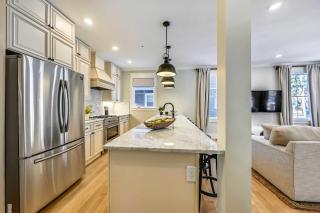 Cozy Boston Condo Near T - 5