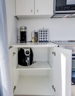 Open concept with city views - 1