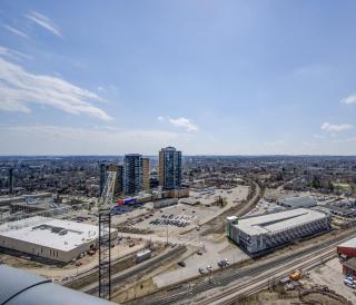 Open concept with city views - 2