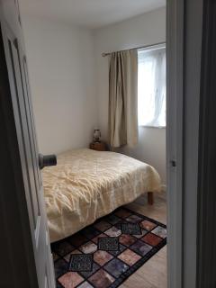 2-Bed Retreat with Private Parking & Tram Links - 4