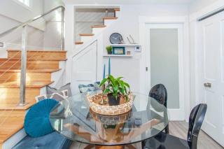 Cozy Duplex Near T - 6