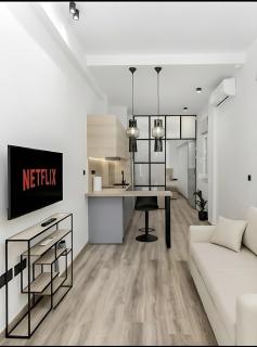 Modern Apartment Near Downtown Cozy, Bright & Well Connected - 9