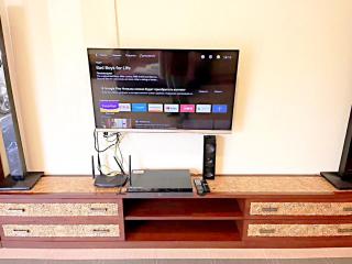 Luxury Beachfront SeaView Apartment - 8