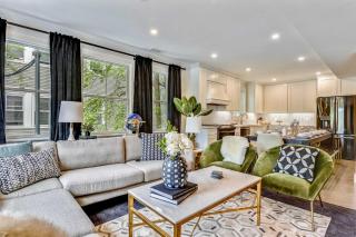 Mid-Century Glam Retreat Near T - 0
