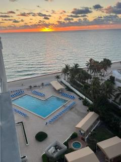 Beach condo with great views for your worry free vacation in Hollywood FL - 0
