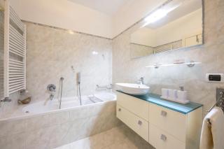 Suite 22 - Happy Rentals - 6