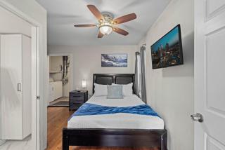 Heights Flat Nr Downtown Yard Pets Desk WiFi - 1