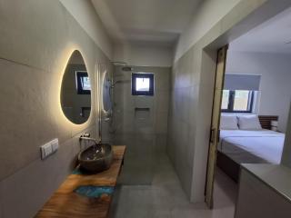 Emma Luxury Pool Suites Resort - 4