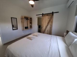 Emma Luxury Pool Suites Resort - 2