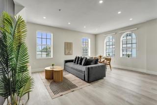 Modern SoBe 2BR 2BA Penthouse Near Ocean Drive 401 - 9