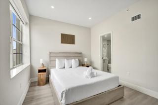 Modern SoBe 2BR 2BA Penthouse Near Ocean Drive 401 - 1