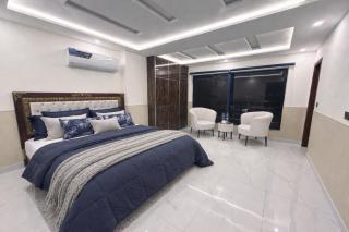 Noir elegance retreat - 1