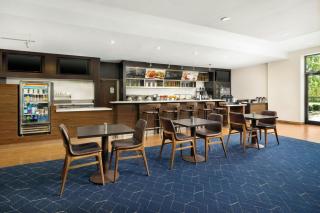 Courtyard by Marriott Montvale - 8