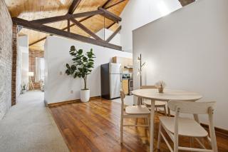 Gorgeous downtown apartment with high ceilings - 3
