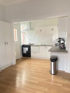 Rose Cottage - Charming 2 Bedroom Home - 1