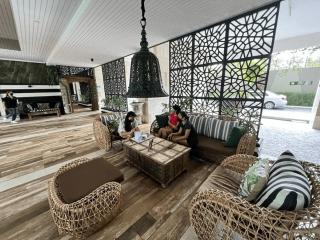 Luxury 1BR Riviera Jomtien Infinity Pool Sea Views - 3