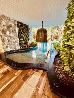 Luxury 1BR Riviera Jomtien Infinity Pool Sea Views - 2