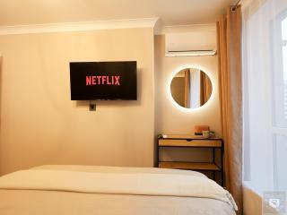 RentHouse Apartments Airport Stay - 2