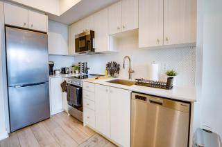 Stylish Open Concept Condo with Gym - 9