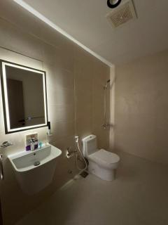 Cozy luxury comfy apartment with amazing designee next to kingdom tower - 9