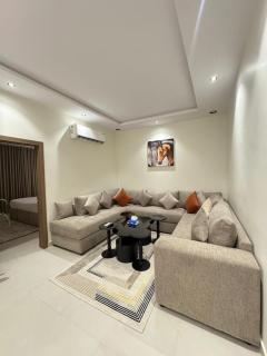 Cozy luxury comfy apartment with amazing designee next to kingdom tower - 1