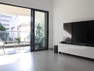 Pretty Cabin in Sdq Walking Distance to the City 2 Beds Sofa Sleeps 6 - 9