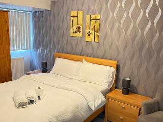 The RS Prime Homestay Premium Private Rooms Near Train Station, Airport, NEC For Company, Contractor Stays - HS2, JLR Onsite Secure Parking - 1
