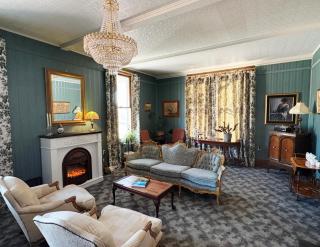 Avery House Bed & Breakfast - 4