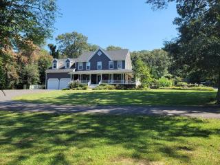 Large Home with Private Pool, Gym, Sauna, 7 Bedrooms, Sleeps 21 - 0