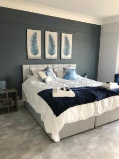 Beautiful 4 Bed Room Beach House Sea Views Garden - 1