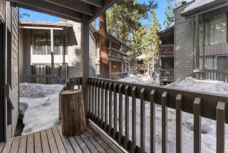 Chic Newly Remodeled 1BR & Loft w Balcony & Pool - 8