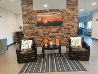 The Grove Inn and Suites - 0