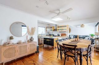 Classic 70's renovated Luxury Shack Pet Friendly - 0