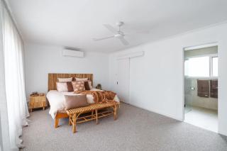 Classic 70's renovated Luxury Shack Pet Friendly - 2