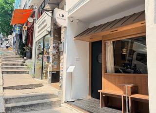 HK Studio Apt with private roof & kitchen - walk-up stairs only - 8