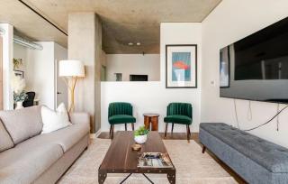 Luxury Waterfront View, Free Garage Parking & Excellent Location - 7