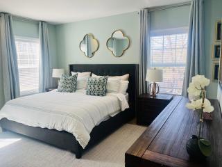 Luxury retreat with heated pool, steps to the Beach! - 3