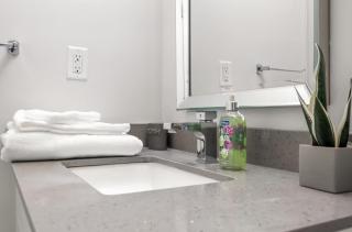 Stunning 1 Bedroom condo with riverview in Calgary - 9