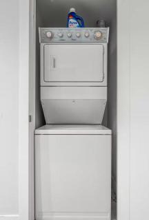 Stunning 1 Bedroom condo with riverview in Calgary - 8