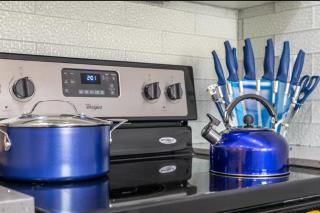 Stunning 1 Bedroom condo with riverview in Calgary - 7