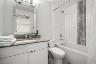 Stunning 1 Bedroom condo with riverview in Calgary - 3