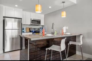 Stunning 1 Bedroom condo with riverview in Calgary - 1