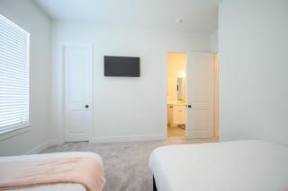 New Build Home-5 mins to Downtown-Sleep10 - 3