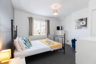 Contractor Friendly 4BR Stay in Durham - 3