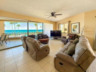 Relaxing Oceanview Condo Pools & Beach E210 - 2