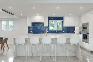 Sublime House On The Beach in The Charming South Sound - 8