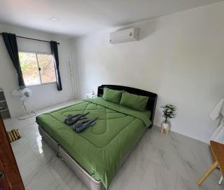 Hillside Sunset Home - Calm and Authentic Area - 8